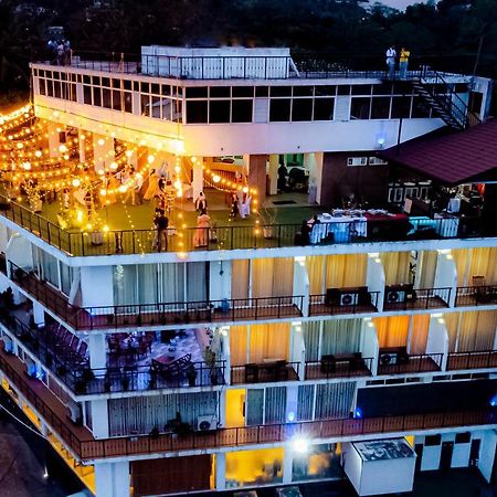 Sky View Grand Hotel Kandy Exterior photo