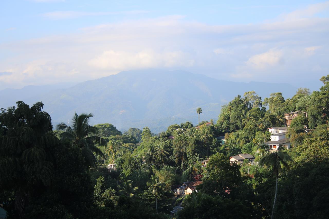 Sky View Grand Hotel Kandy Exterior photo